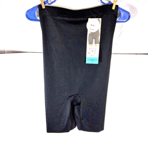 Assets By Spanx Pants - Spanx Shaping High Waisted Mid Thigh 1X Black Shorts New With Tags